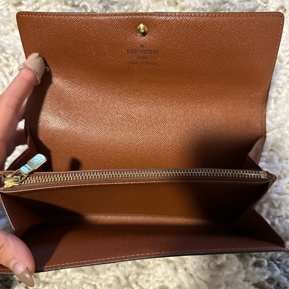 *Sold* Louis Vuitton Monogram Sarah Wallet - Picture 3 of 13